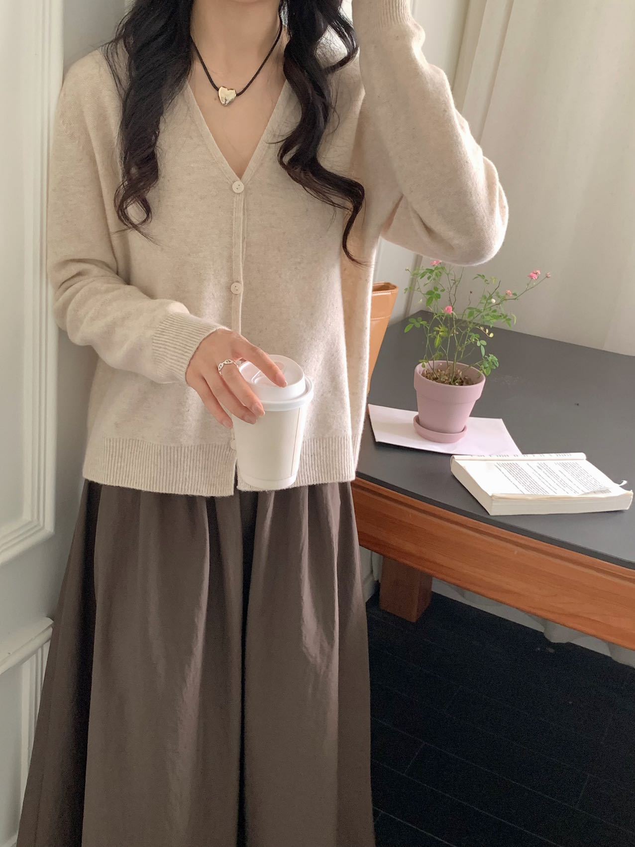 Women's Double Face Wool Leather V-neck Long-sleeved Knitted Cardigan