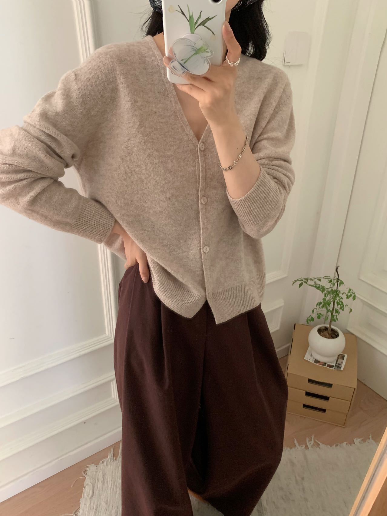 Women's Double Face Wool Leather V-neck Long-sleeved Knitted Cardigan