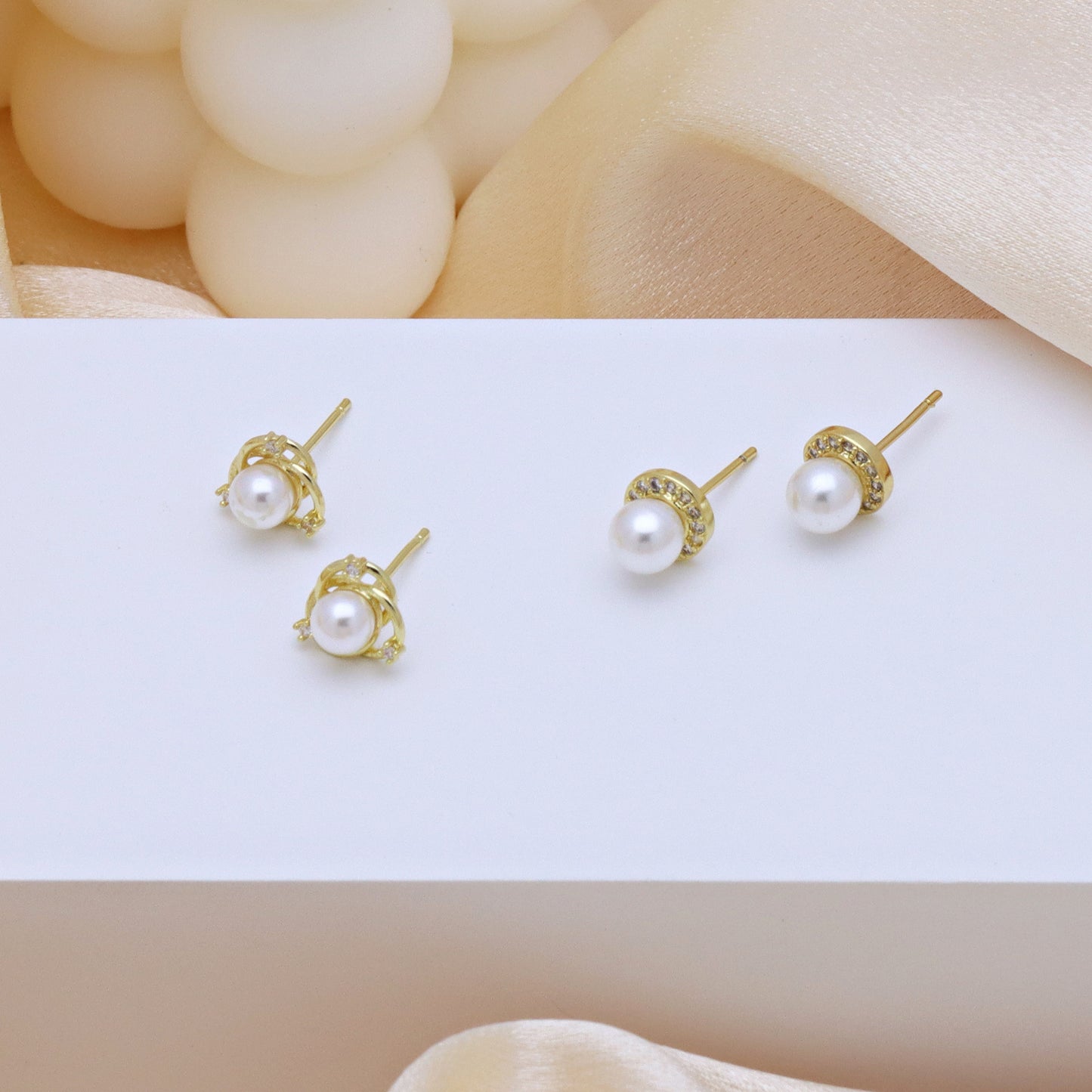 Moon Flower-shaped Pearl Zircon Round Earrings